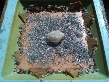 Pyramid Orgonite Netherlands Channels, bijenwas, kristallen, mineralen, metalen.
