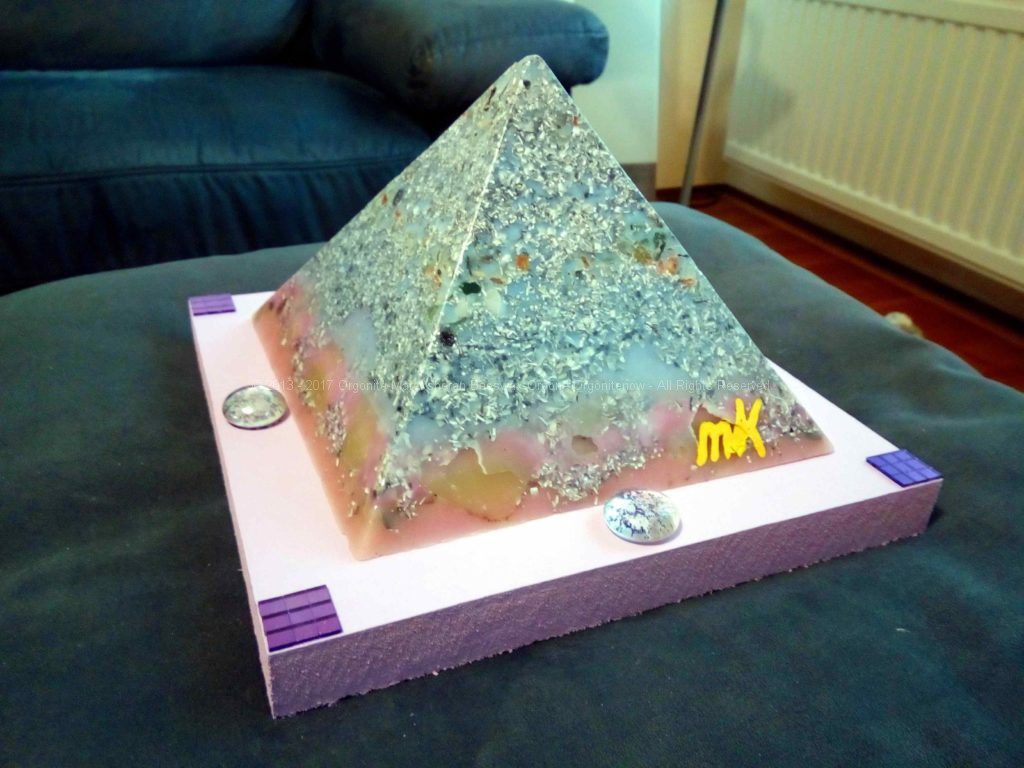 Pyramid Orgonite Lille Sky