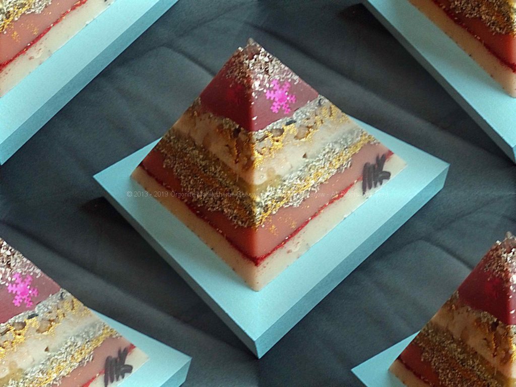 Pyramid orgonite Christmas Dreams 01