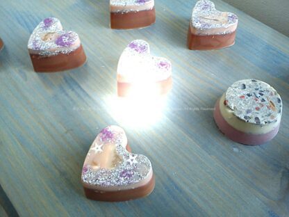 Orgonite heart shine, bijenwas, kristallen, mineralen, metalen.