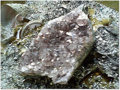 Pyramid Orgonite 11-11, bijenwas, kristallen, mineralen, metalen.