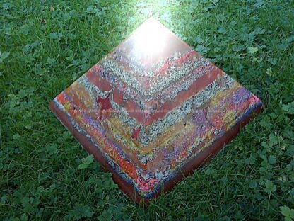 Pyramid Orgonite Christmas Stars, bijenwas, kristallen, mineralen, metalen.