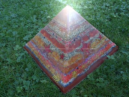 Pyramid Orgonite Christmas Stars, bijenwas, kristallen, mineralen, metalen.