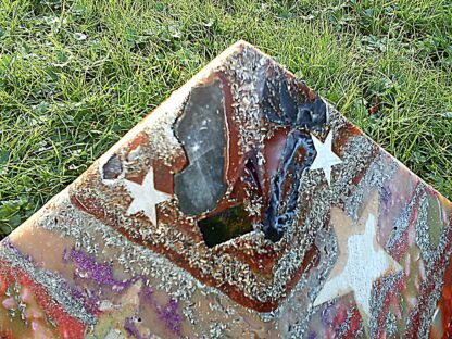 Pyramid Orgonite Star Hope, 24 cm side, bijenwas, mineralen, kristallen, metalen.