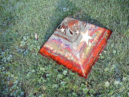 Pyramid Orgonite Star Hope, 24 cm side, bijenwas, mineralen, kristallen, metalen.