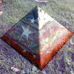 Pyramid Orgonite Star Hope, 24 cm side, bijenwas, mineralen, kristallen, metalen.