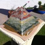 Orgonite Pyramid 24 Proton Storm, bijenwas, kristallen, mineralen, metalen.