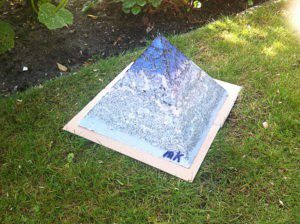 Orgonite Pyramid Vegan Pride, ecosojawas, kristallen, mineralen, metalen.