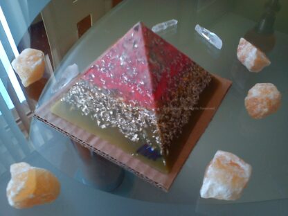 Piramide orgonite Maas 001