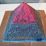 Roermond Strand Piramide Orgonite, bergkristal, soja was, selenit en bijenwas