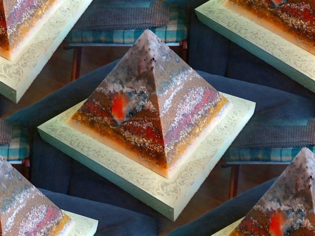 Piramide Orgone Angelite Hart 17