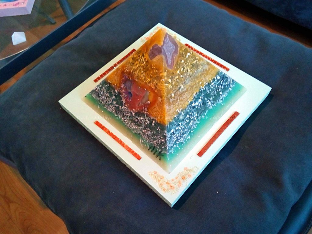 Budapest heart 17 cm pyramid orgonite