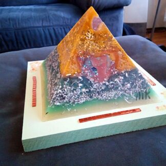 Budapest heart 17 cm pyramid orgonite