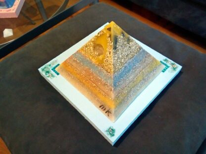 Birmingham 17 cm pyramid orgonite