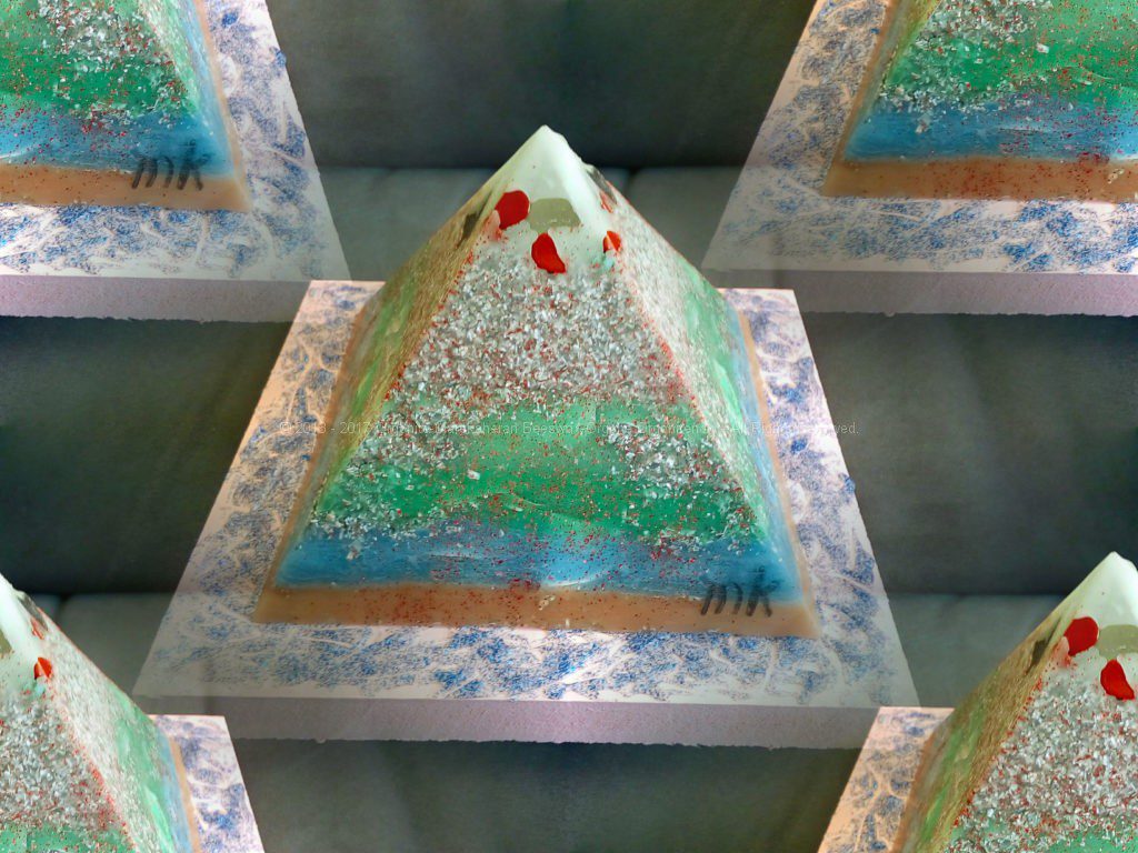 Liverpool 17 cm pyramid orgonite