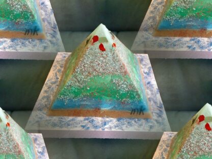 Liverpool 17 cm pyramid orgonite