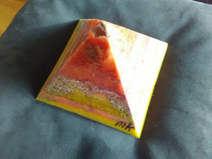 VK Ultra pyramid orgonite