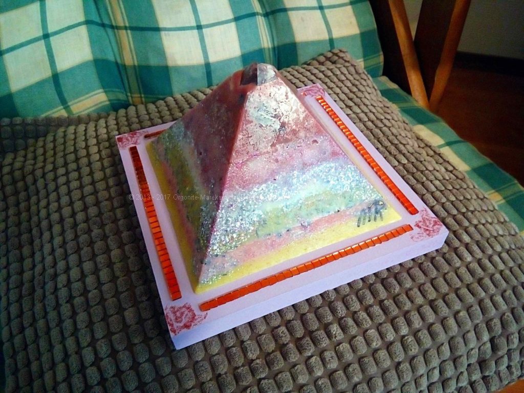 VK Ultra pyramid orgonite