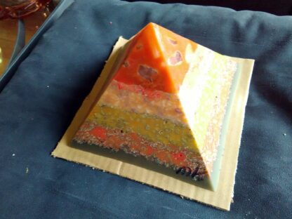 Blizzard 17 cm piramide orgonite