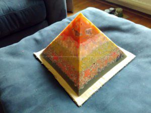 Blizzard 17 cm piramide orgonite