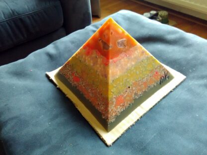 Blizzard 17 cm piramide orgonite