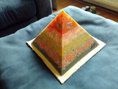 Blizzard 17 cm piramide orgonite