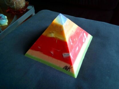 Opaliet 17 cm pyramid orgonite 002