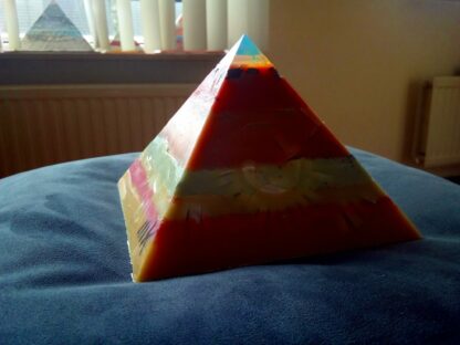 Opaliet 17 cm pyramid orgonite 004