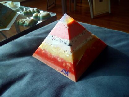 Opaliet 17 cm pyramid orgonite 005
