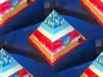 Blauw en Rode 17 cm piramide orgonite