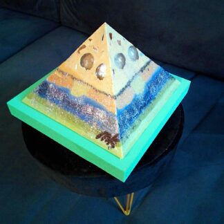 Blue Lagoon 13 cm pyramid
