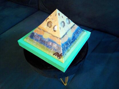 Blue Lagoon 13 cm pyramid