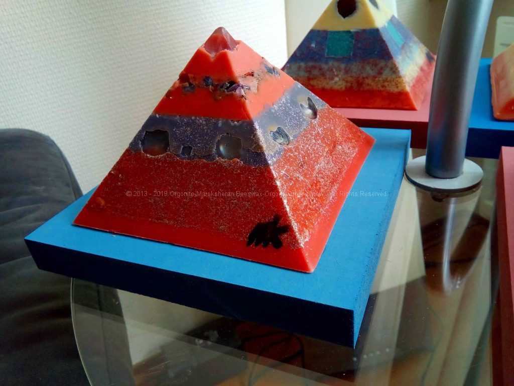 Eye of the Lagoon 12 cm pyramid