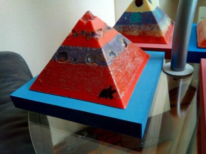 Eye of the Lagoon 12 cm pyramid